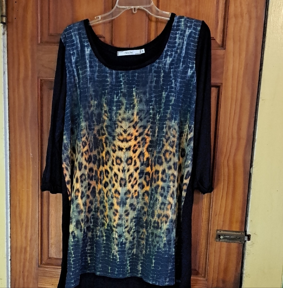 Kische Graphic Tunic with 3/4 Sleeves in Blue and Black